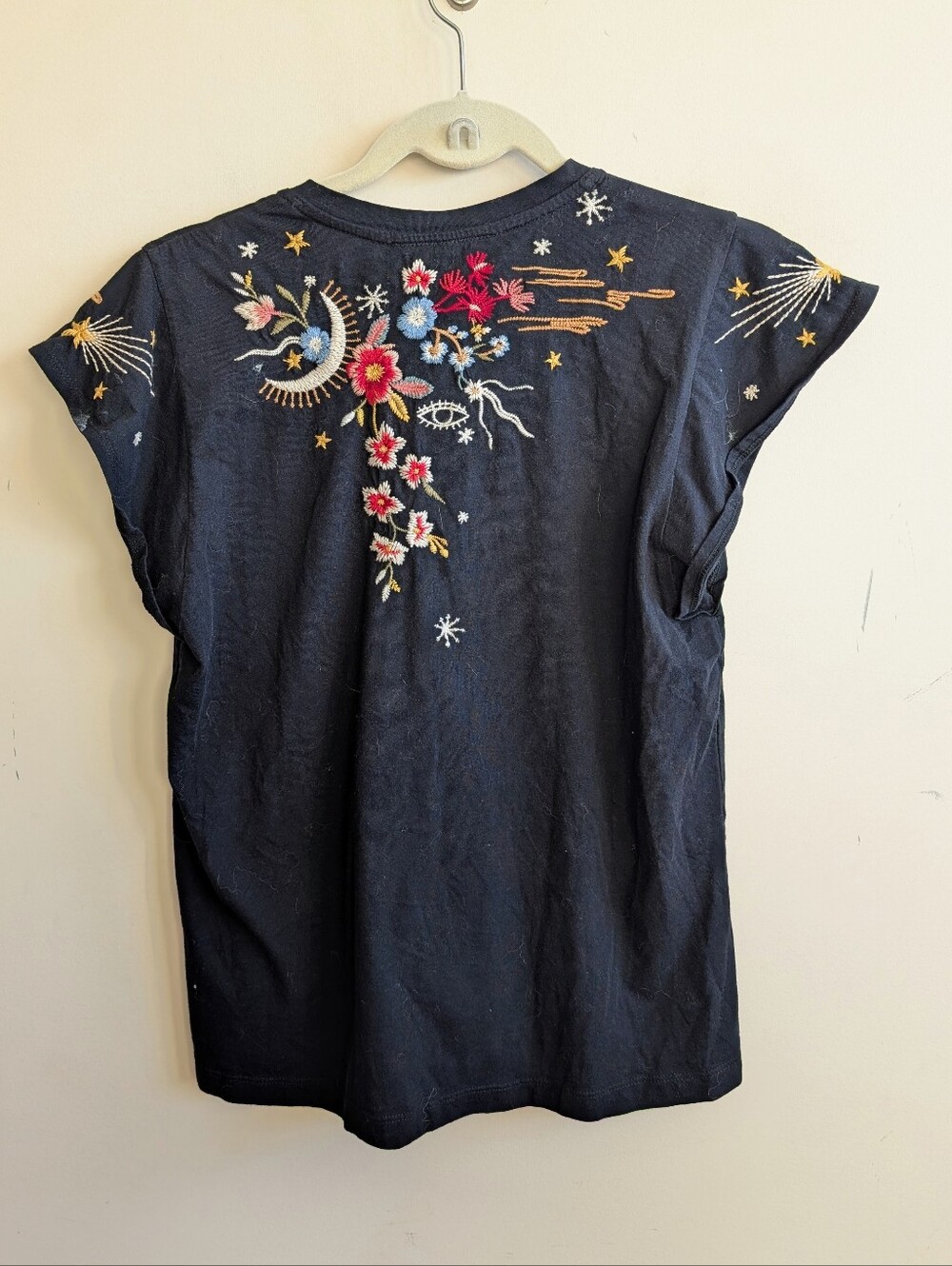 JOHNNY WAS Lissa Embroidered Floral Cotton Knit Jersey V-Neck Flutter Sleeve Top - Picture 8 of 10